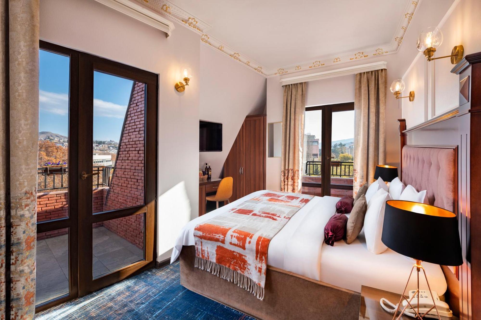 River Side Hotel